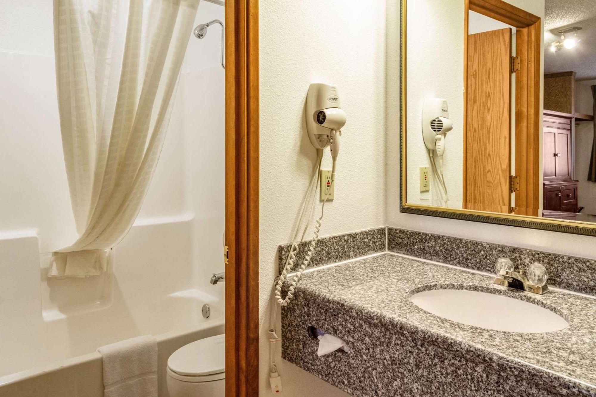 Econo Lodge Inn & Suites Madras Εξωτερικό φωτογραφία