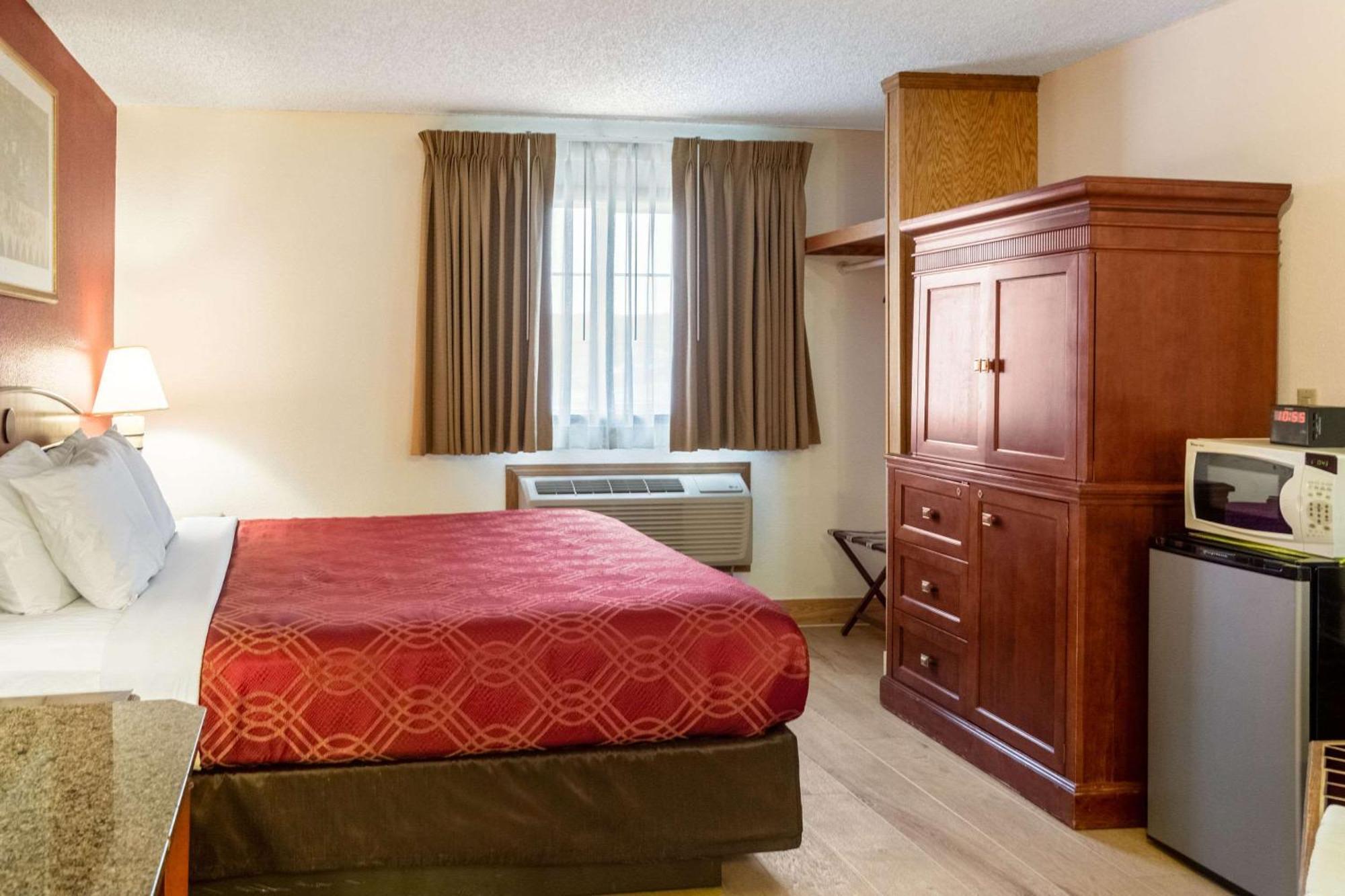 Econo Lodge Inn & Suites Madras Εξωτερικό φωτογραφία