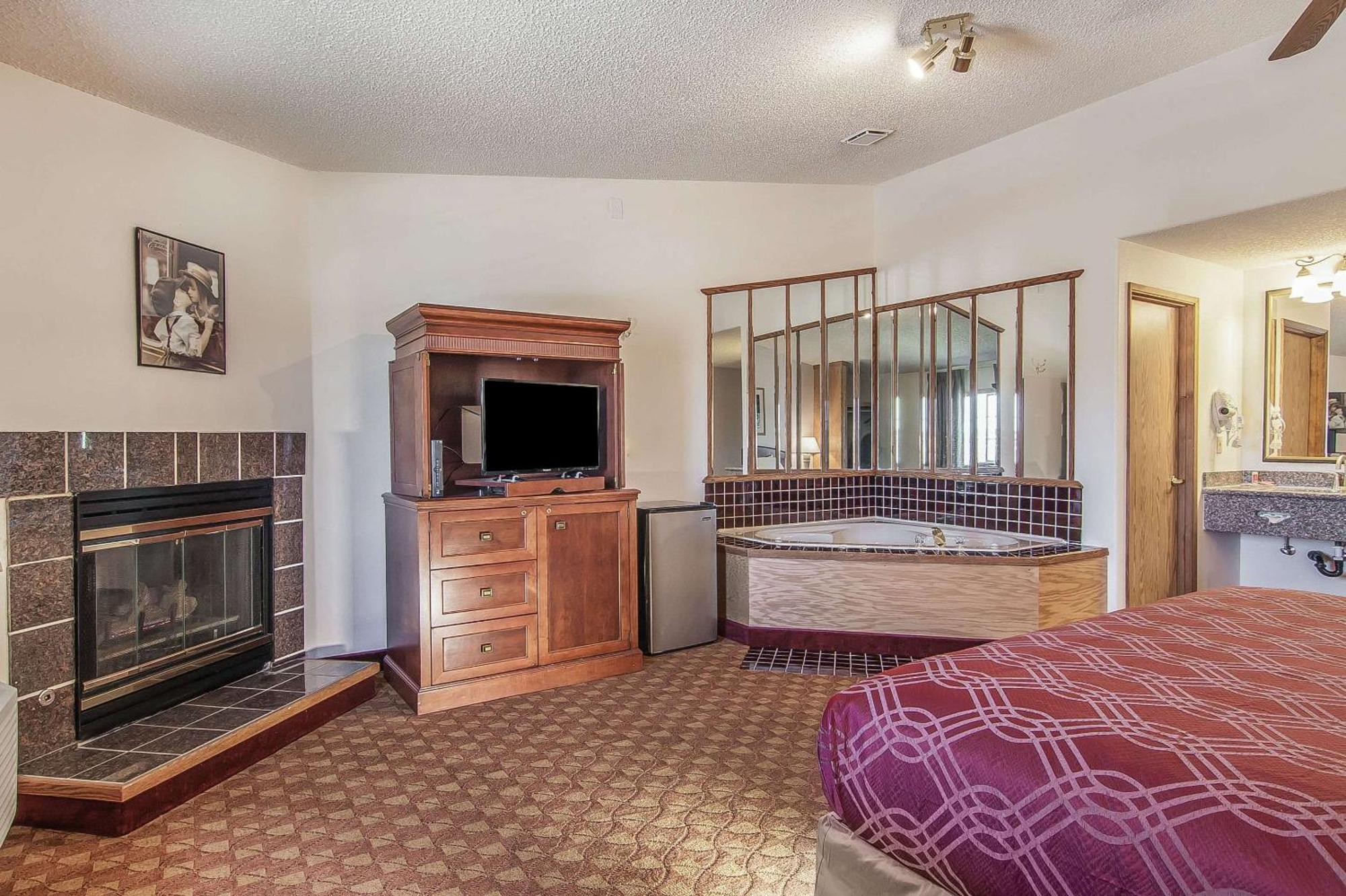 Econo Lodge Inn & Suites Madras Εξωτερικό φωτογραφία