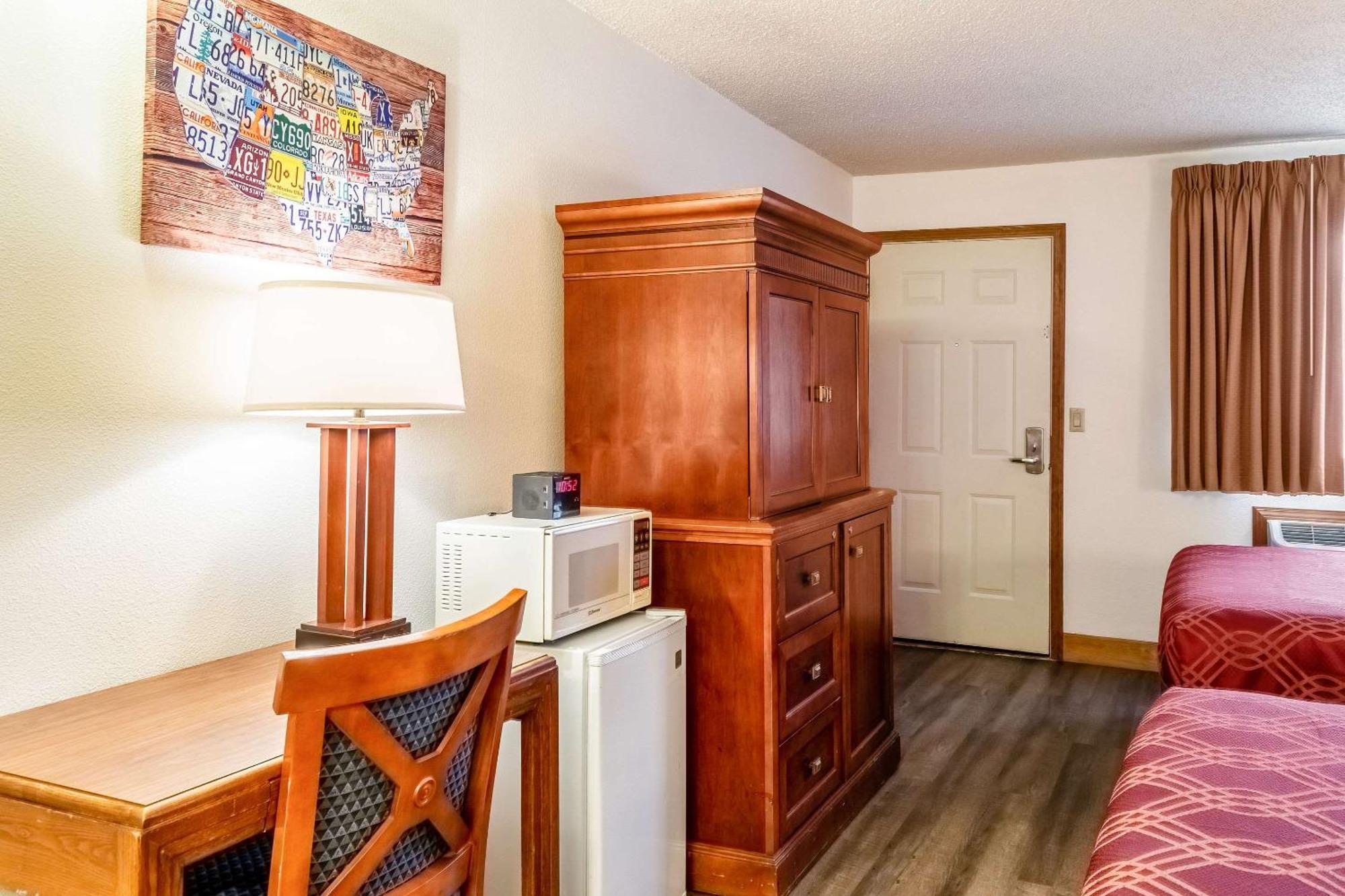Econo Lodge Inn & Suites Madras Εξωτερικό φωτογραφία