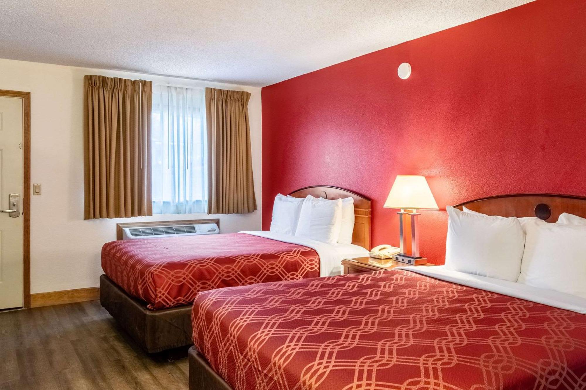 Econo Lodge Inn & Suites Madras Εξωτερικό φωτογραφία