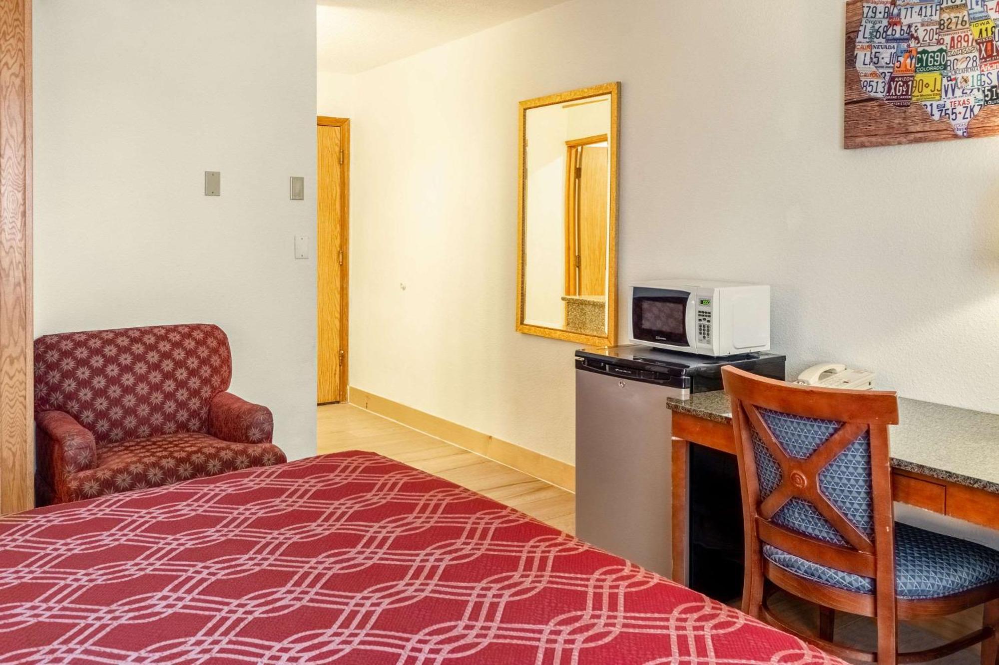 Econo Lodge Inn & Suites Madras Εξωτερικό φωτογραφία